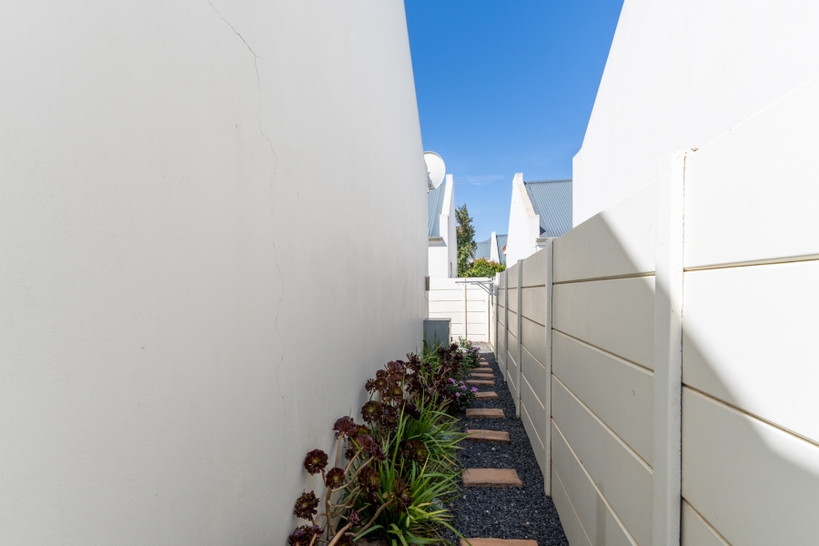 2 Bedroom Property for Sale in Nuutgevonden Western Cape